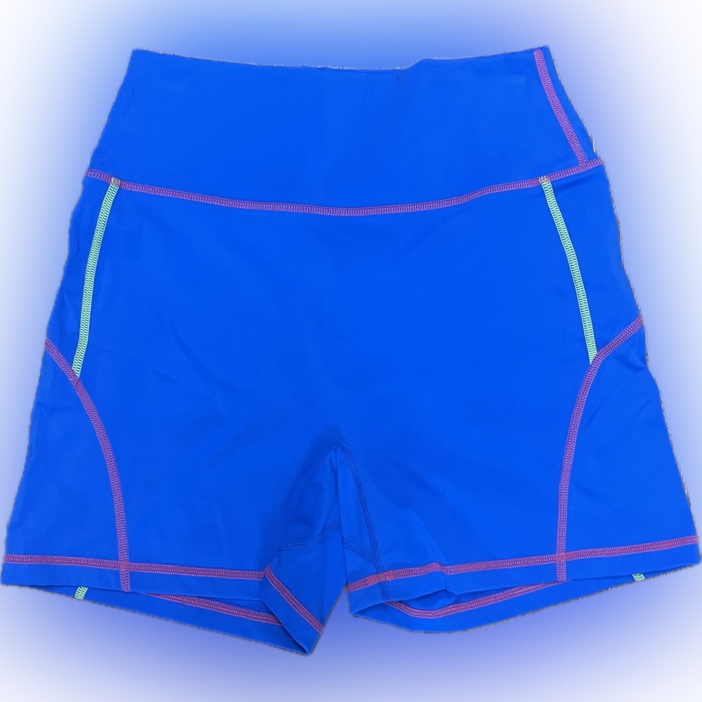 BuffBunny Wave Shorts in the color H2O Blue/Multi - Picture 2 of 8